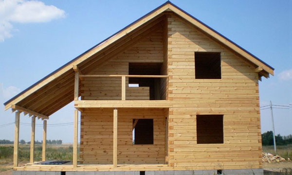 Как построить теплый дом из бруса — выбираем размер сечения