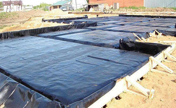 Современные технологии устройства гидроизоляции фундамента своими руками. Какие материалы можно использовать? foto 1