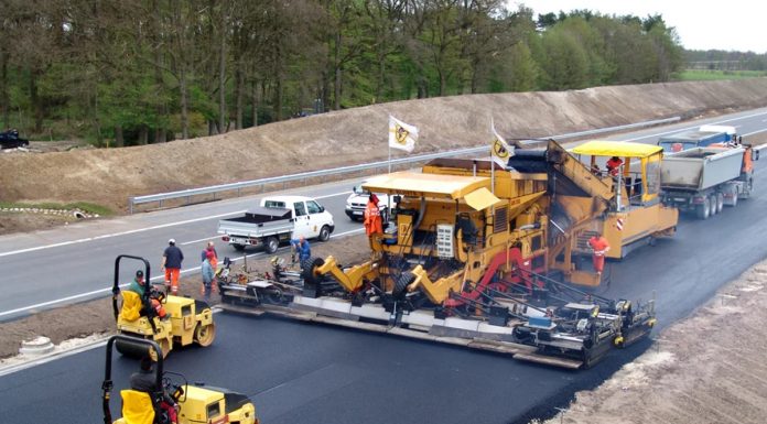 Холодный асфальт: скорая помощь на дороге