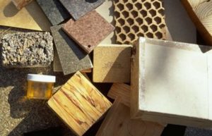 из каких материалов лучше и дешевле всего построить дом для постоянного проживания