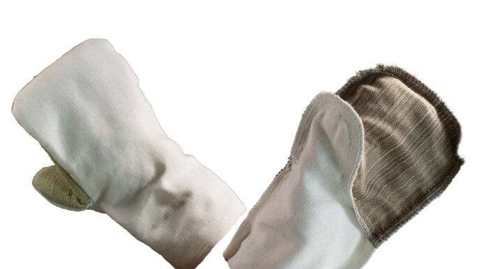 Какие защитные перчатки и рукавицы покупают на зиму