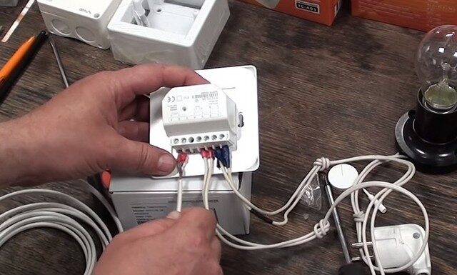 Зачем в теплый пол снабжают терморегулятором