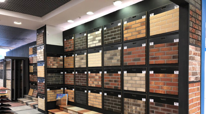 Шоу Рум строительных материалов: почему важно тщательно проверить репутацию поставщика, какие виды стройматериалов наиболее востребованы, к чему может привести неправильная транспортировка кирпича