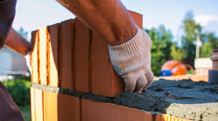 Почему сложно построить дом из керамических блоков без опыта