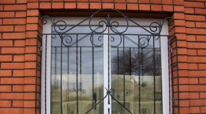 Как монтируют решетки к окнам в компании Метком74