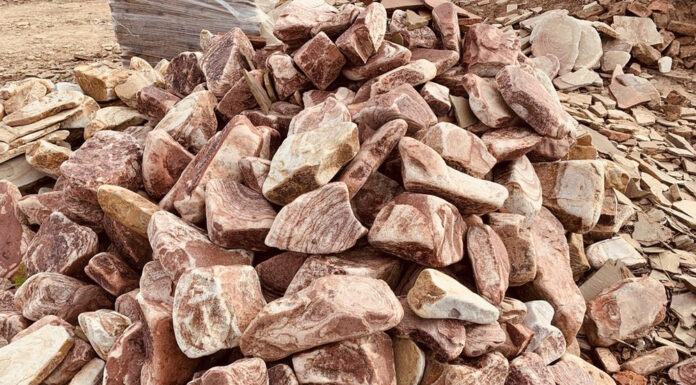 Для чего нужен бутовый камень: строительные работы, применение в дизайне помещений