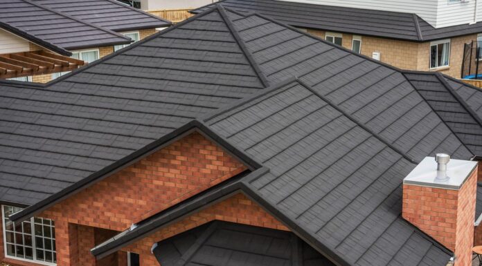 Виды кровельных материалов и особенности металлочерепицы