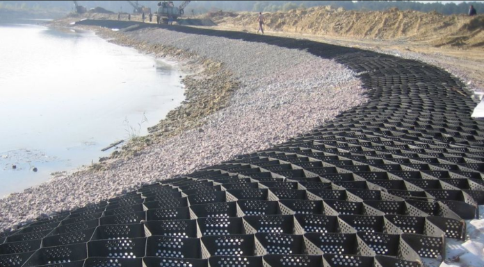 Армирование склона с помощью геосетки