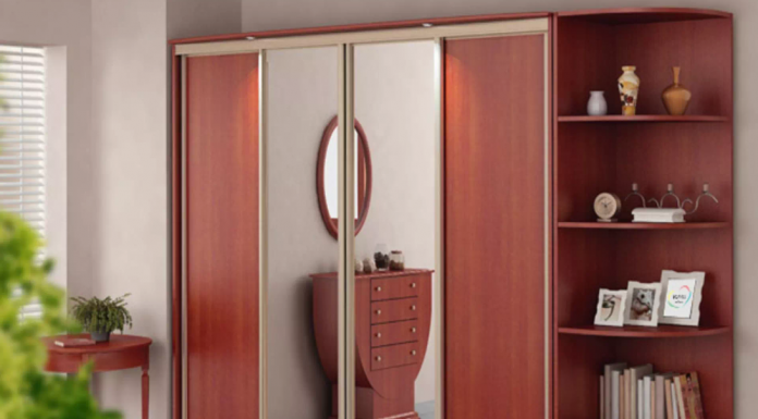 Вместительный деревянный шкаф на небольшой площади – как эффективно распорядиться пространством?