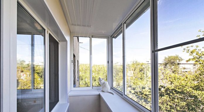 Виды и особенности стеклянных штор