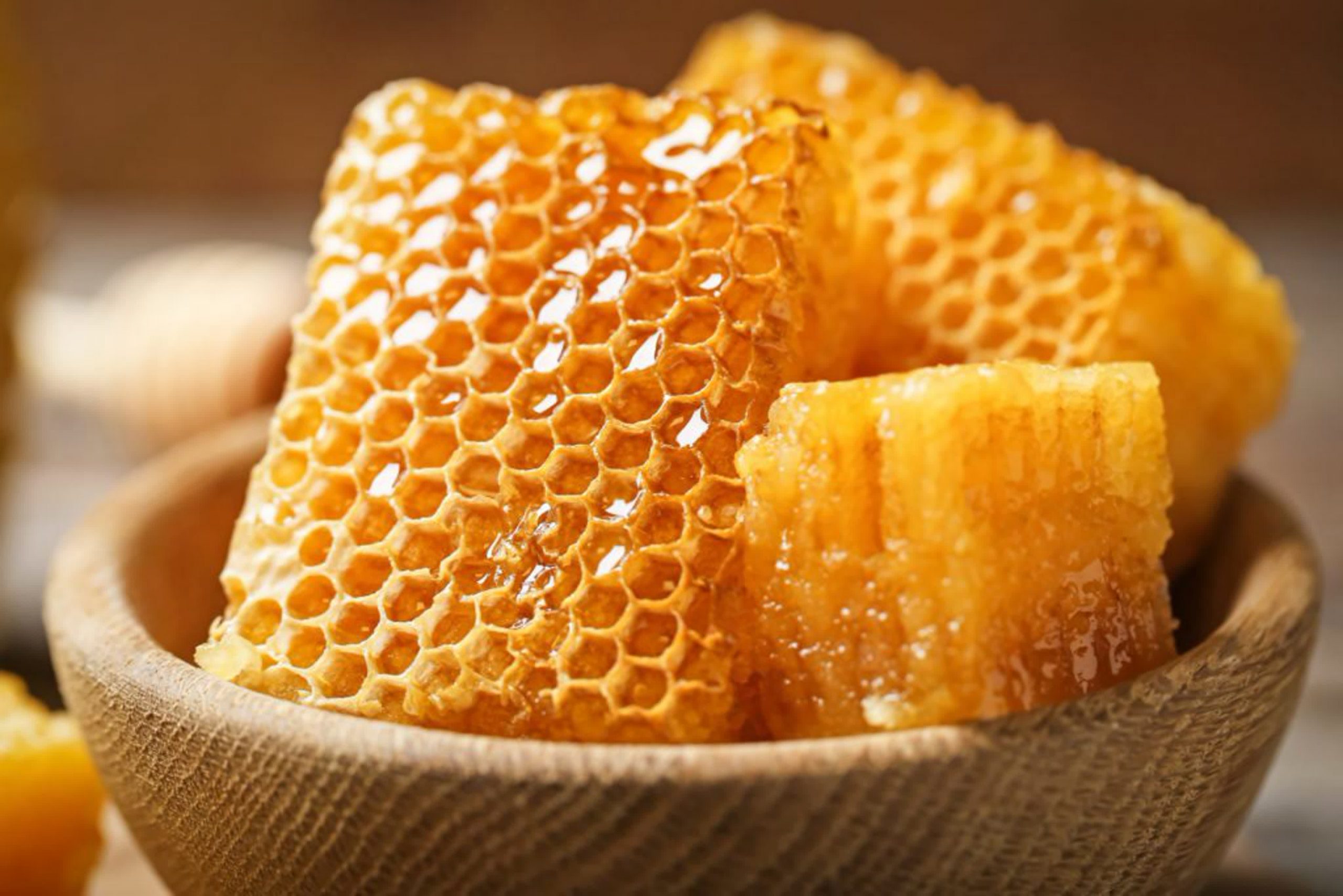 Honey фото. Медовые соты Цельзия. Пчелиный мёд. Мёд в сотах. Пчелиный сот.