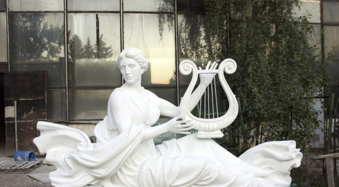 Украшаем сад садовыми фигурами