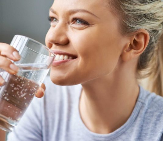 В чем плюсы фильтрованной питьевой воды перед обычной из-под крана?