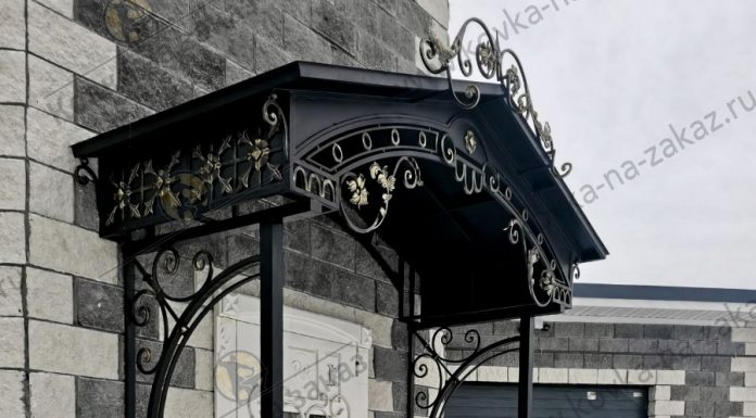 Кованые козырьки над крыльцом: особенности и плюсы
