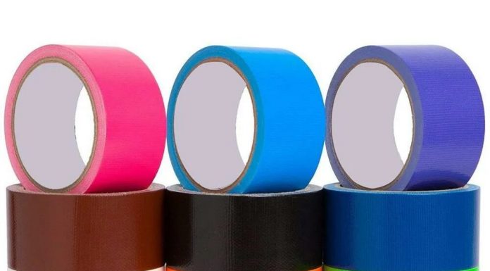 Цветной скотч: где применяют его вместе с прозрачным?