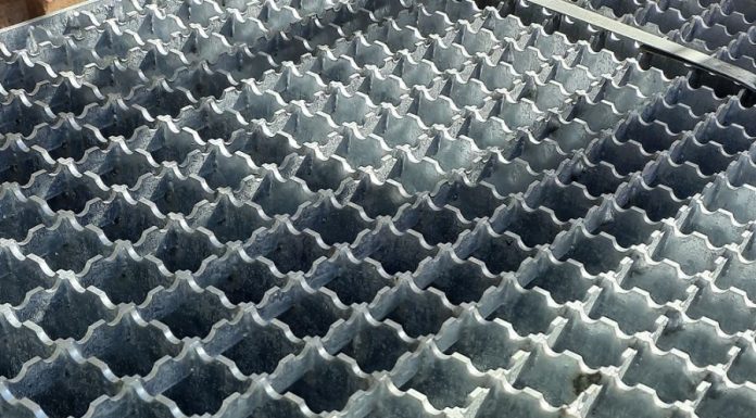 Прессованный решетчатый настил: где он применяется на стройке