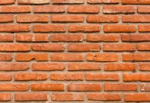 Изысканный и прочный фасадный кирпич, керамоблок и брусчатка: создание неповторимого облика вашего дома