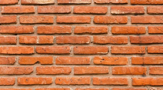 Изысканный и прочный фасадный кирпич, керамоблок и брусчатка: создание неповторимого облика вашего дома