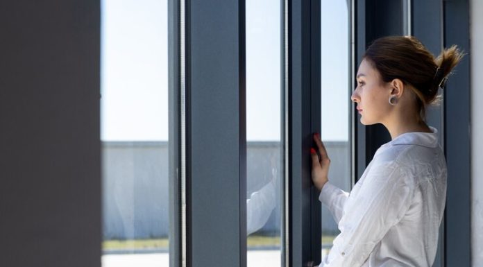 Остекление балконов: зачем это нужно и какие особенности этого процесса?