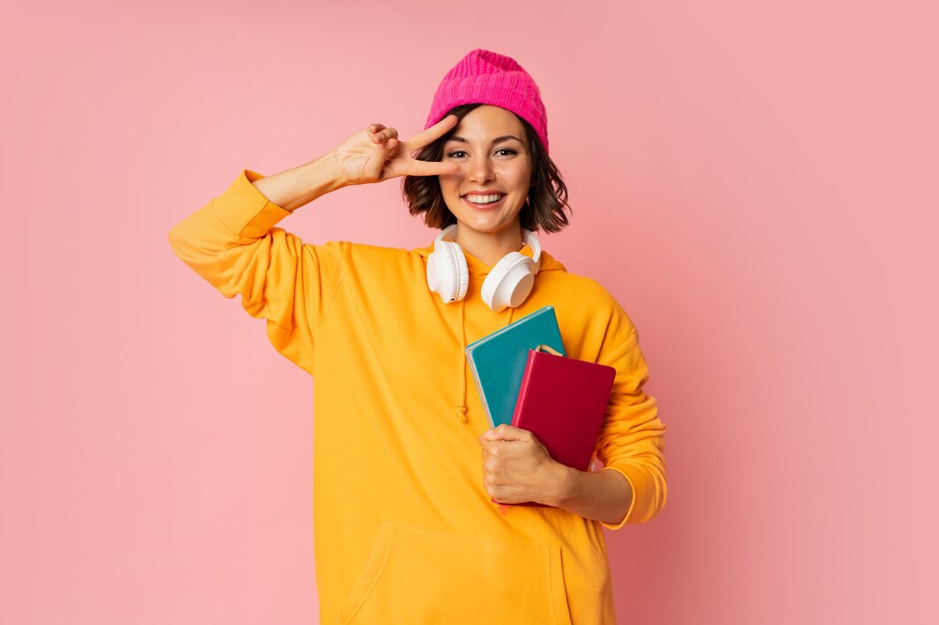 https://ru.freepik.com/free-photo/studio-photo-of-happy-cute-student-with-notebooks-and-earphones-standing-on-pink_20342385.htm#fromView=search&page=1&position=31&uuid=49dcbd4f-1437-4bad-99fc-02f66ec61016