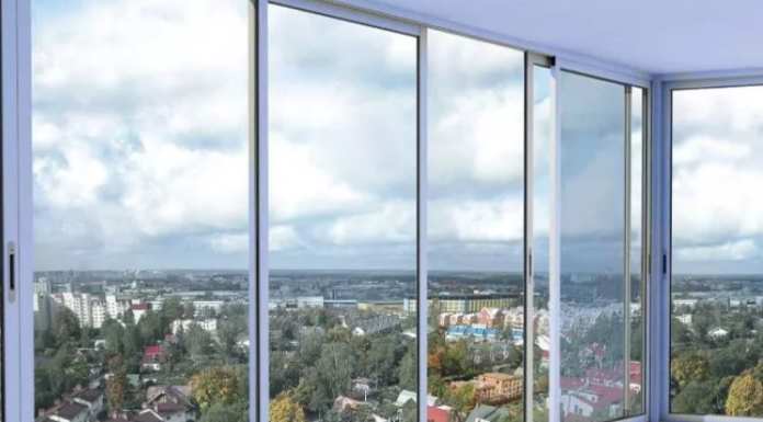 Алюминиевое остекление балкона: плюсы, виды и установка