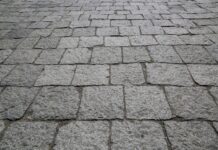 Укладка брусчатки: создание прочного и красивого покрытия