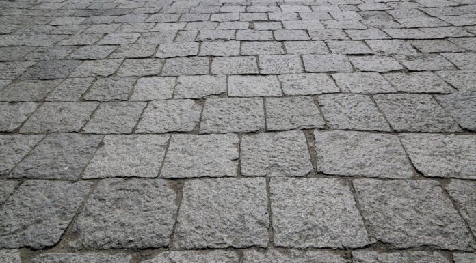 Укладка брусчатки: создание прочного и красивого покрытия