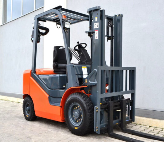 Вилочные погрузчики: важная техника на складах