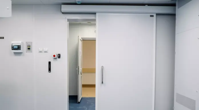 Рентгенозащитные Двери: Выбор и Установка для Безопасности в Медицинских Учреждениях