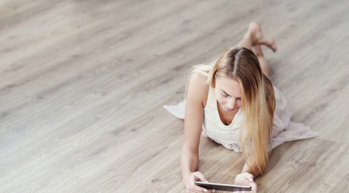 Выбираем напольные покрытия: плюсы и особенности ламината