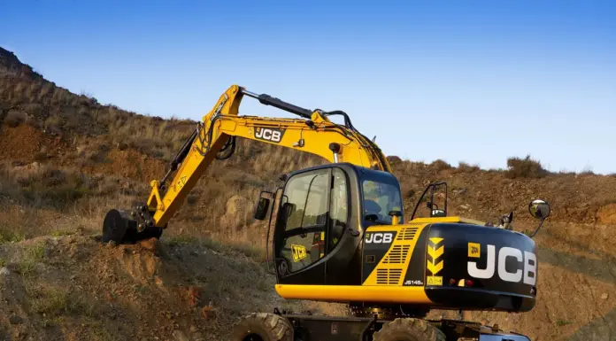 Аренда спецтехники: колесный экскаватор и манипулятор