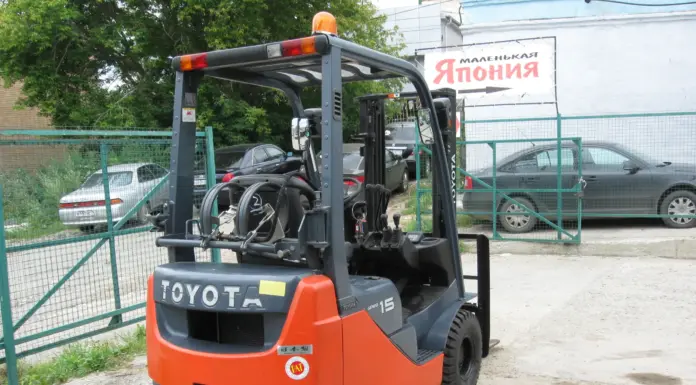 Вилочный погрузчик: особенности и применение