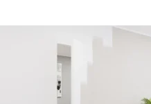 Скрытые двери для загородных коттеджей