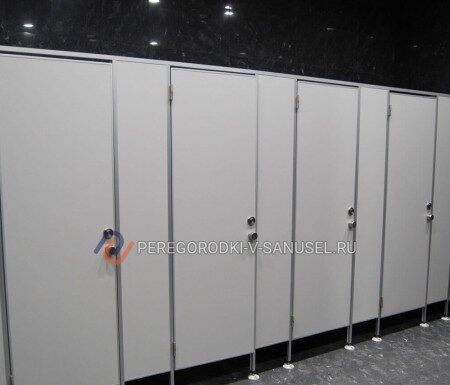 Перегородки для санузла: зачем они нужны и какова их функция