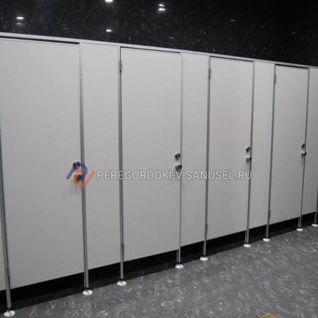 Перегородки для санузла: зачем они нужны и какова их функция